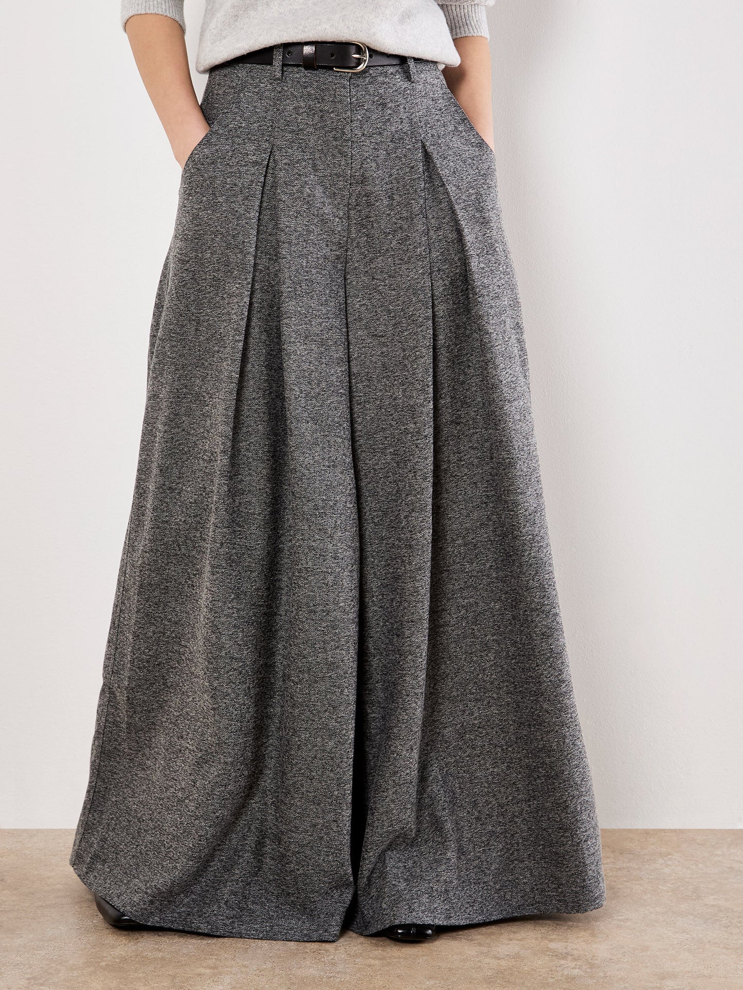 Woven Wide Leg Trousers